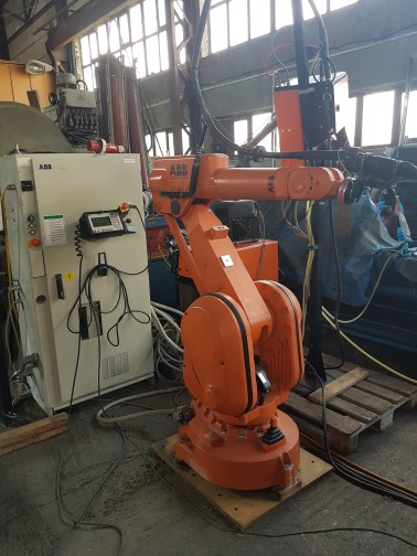 Zvárací robot ABB IRB 2400